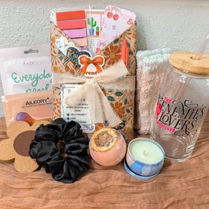 Blind Date With A Book Mystery Gift Box, Bookish Christmas Book Lover Gift Mystery Book Gift for Friend Holiday Gift Box Book Nerd Basket image 2
