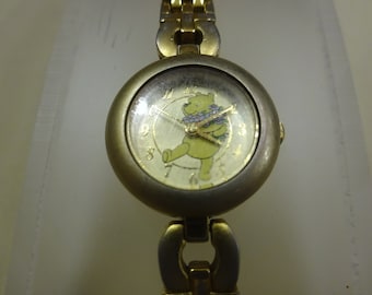 Vintage Disney Pooh Watch/Pooh With Flowers Watch/Pooh Watch/Vintage Disney Watch/ Winnie the Pooh Watch/ Vintage Pooh Watch/ 1980s Watch