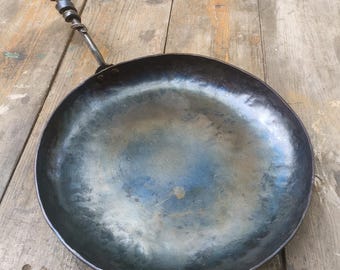 Sartén de acero al carbono forjada a mano de 10"