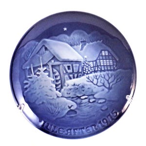 1975 Bing and Grondahl Christmas Plate; Christmas at the Old Water Mill, with original box