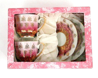 Juego de 2 tazas y platillos de té rosas y dorados, en caja de regalo.