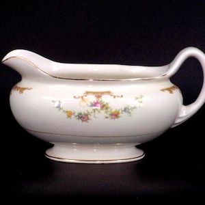 Vintage Gravy Boat by Homer Laughlin