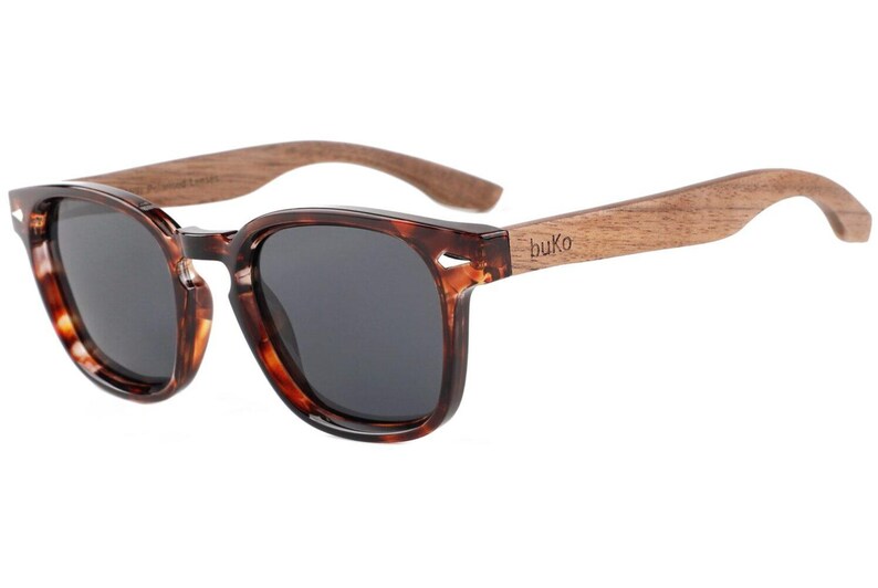 Byron-zonnebril van BUKO met houten armen en UV400 gepolariseerde lenzen Fire