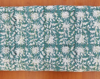 Edredón kantha de algodón indio, colcha Kantha hecha a mano, tiro de ropa de cama Kantha de color verde estampado floral, estampado de bloques de mano Kantha Bedshhet