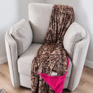 Adult Rib Knit Snuggle Soft Blanket Large Stretchy Swaddle Travel Double Sided Cozy Camo Pink