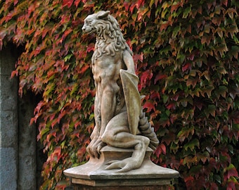 Findus – Meisterwerk – gotische Statue – Chimäre – mythische Gargoyle-Skulptur – Ornament – TIBOatelier – Kathedralenkunst – Mittelalter – handgefertigt