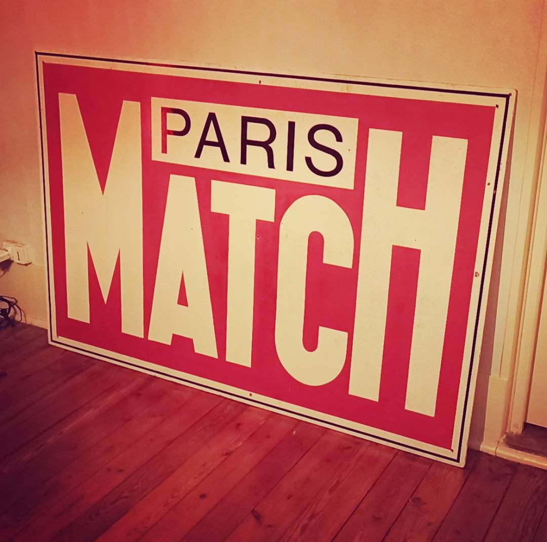 Panneau Publicitaire Paris Match. Loft, Bnb, Restaurant, Vintage