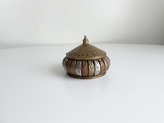 Vintage brass box with lid - image 1