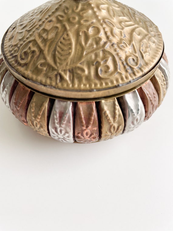 Vintage brass box with lid - image 3