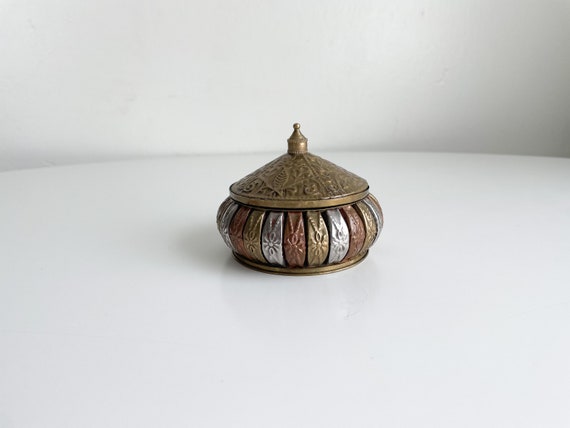 Vintage brass box with lid - image 2