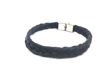 Horsehair bracelet with flat stainless steel clasp