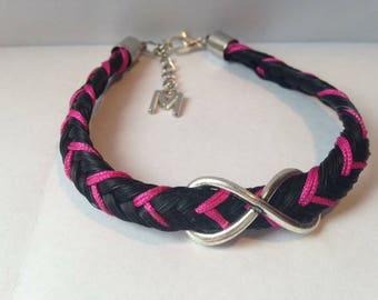 Horsehair bracelet with an infinite sign strung and colored threads