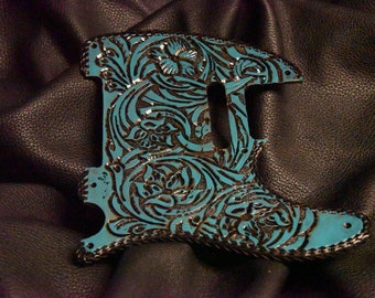 Golpeador de cuero para guitarra Telecaster, hecho a mano, con cuero, nueva música, "Floral Riffs Antiqued", aspecto negro envejecido, con cordones.