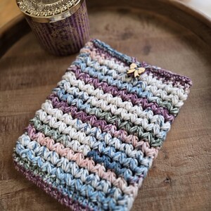 Crochet Book Sleeve with Botton Closure/ Handmade Book Sleeve / Crochet Book Cover