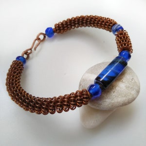 Copper bracelet with handmade glass beads. Gift for a copper wedding. Wire wrap armlet. Armband men. Lampwork beads bracelet. Romantic gift.
