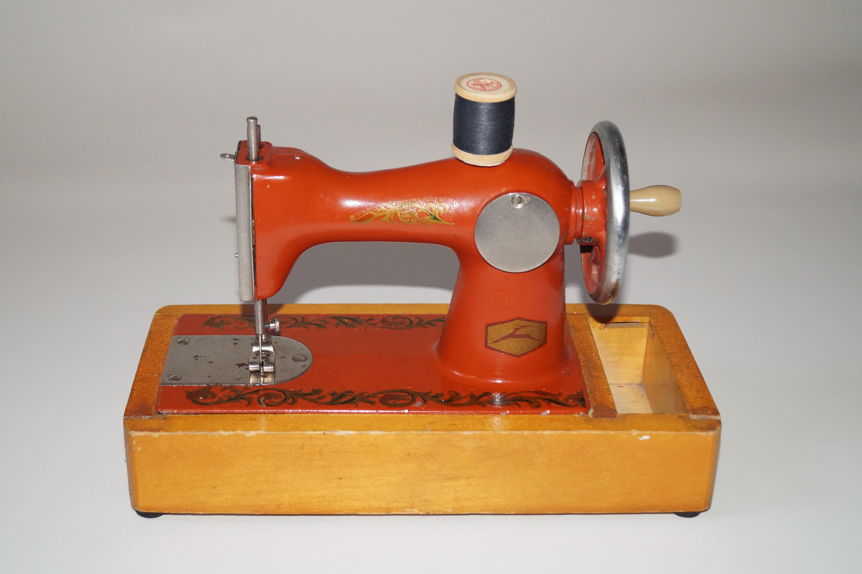 ANCIENNE PETITE MACHINE A Coudre Enfant Jouet En Fer 19Eme EUR 40,00