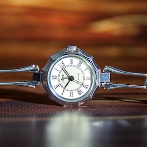 Zegarek Luch Vintage Damski zegarek mechaniczny Oryginalny zegarek retro Prezent dla niej Dobry stan roboczy Lata 60-70
