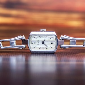 Zegarek Luch Vintage Damski zegarek mechaniczny Oryginalny zegarek retro Prezent dla niej Dobry stan techniczny Lata 80-90 Wygląd na zdjęciu