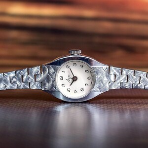 Luch Uhr Vintage Mechanische Uhr für Damen Original Retro Uhr Geschenk für Sie Guter funktionierender Zustand 1970er Jahre