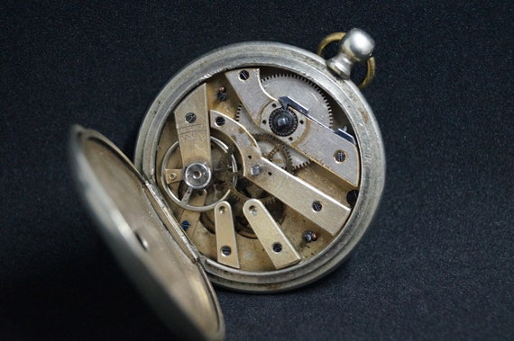 Not working watch Price for 2 watch Old watch Uni… - image 4