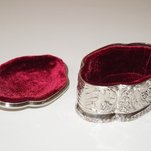 Small metal box Old jewellery box Old metal box Jewelry boxes Vintage jewelry box Old jewelry box Antique box Metal boxes Vintage box