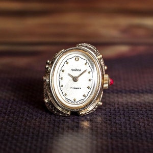 Chaika klocka Ring Dammekanisk klocka Original vintageklocka Present till henne ringklocka Gott fungerande skick 1960-70-talet Ser ut som på bilden