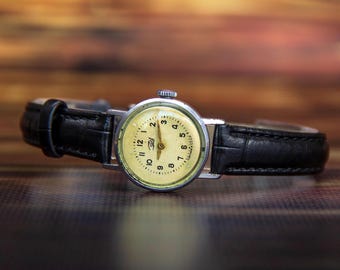 Zarja watch Vintage Ladies Mechanical watch Original Retro watch Gift for her Good working condition 1960-70s