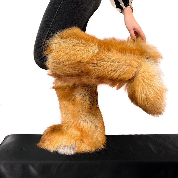 Stivali in pelliccia di volpe dorata a doppia faccia per esterni alti al ginocchio Pelliccia di colori naturali all'interno e all'esterno delle scarpe Saga Furs
