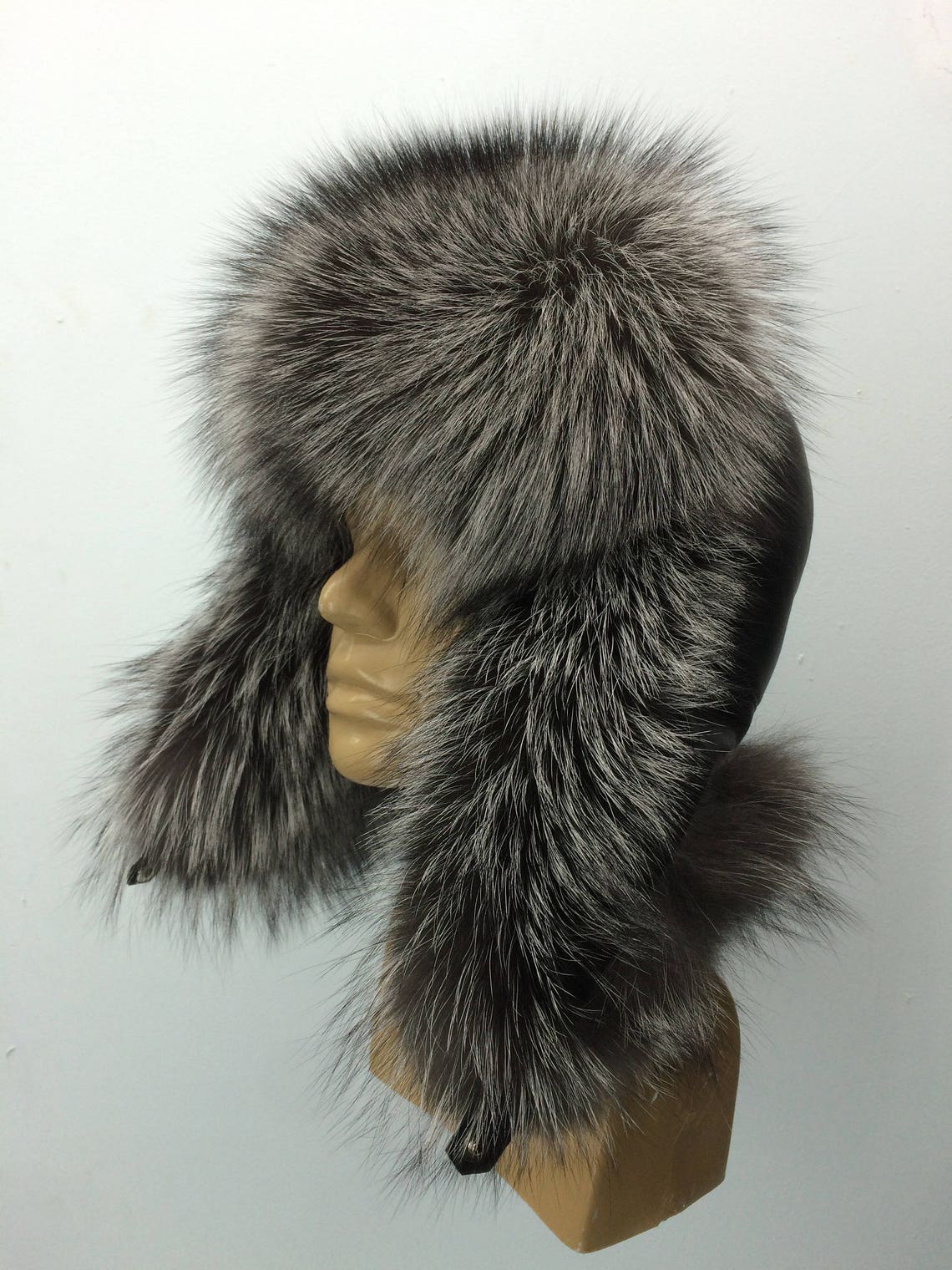 Chapeau Trappeur (ushanka) En Fourrure De Renard Bleu Blanc - Fait Main Lituanie, Saga Furs, Unisexe Ajustable