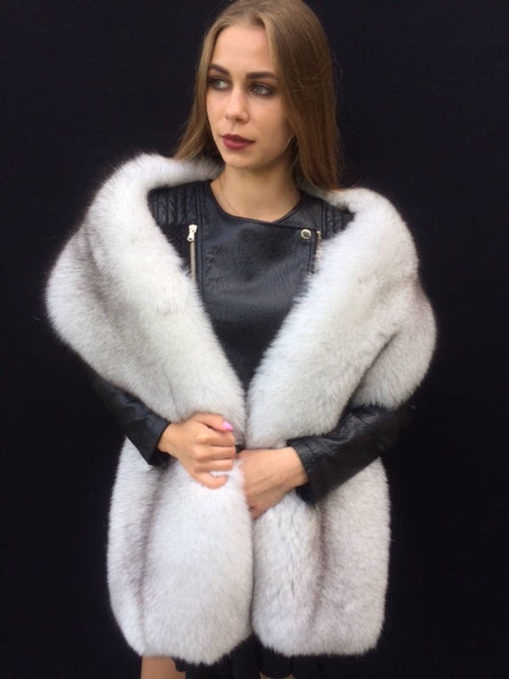 Saga blue fox fur double side stole and mittens