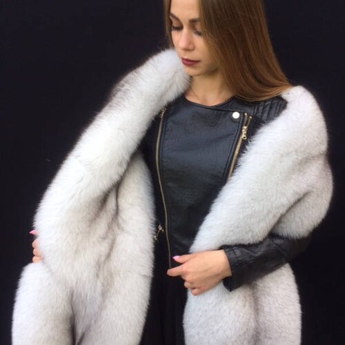 Double-Sided Blue Fox Fur Stole Saga Furs Collar 70' (180cm) Natural White Black Tips