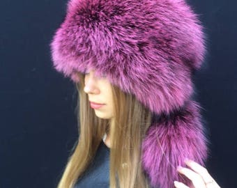 Chapeau en fourrure de renard argenté, couleur pourpre rose, queue amovible entièrement en fourrure