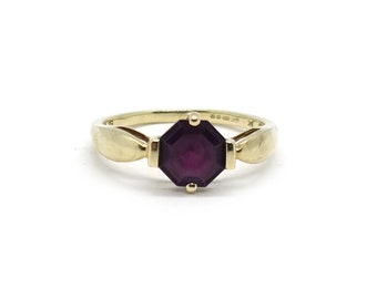 9ct Gold Garnet Ring