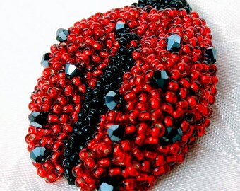 Beaded bug pin - Small bug - Bug pin - Small red bug - Beaded bug - Beaded Ladybird - Cute bug - Ladybug pin - Cute pin - Ladybird pin