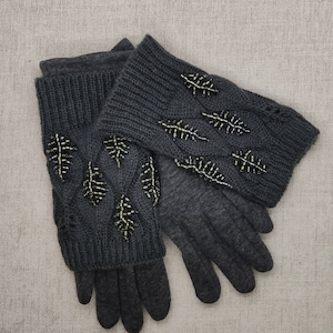Ensemble de mitaines en tricot : gants en coton gris foncé avec perles de verre
