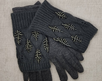 Gestrickte fingerlose Handschuhe Set: Dunkelgraue Baumwollhandschuhe mit Glasperlen