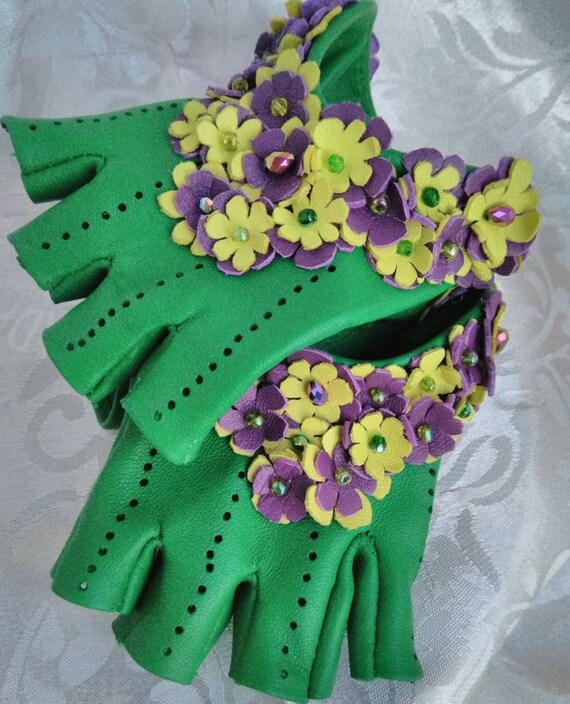 Green Leather Driving Gloves: Floral Applique Half Finger Glovelettes.ALL DUTIES PAID