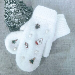 White Knitted rabbit wool gloves with wool lining