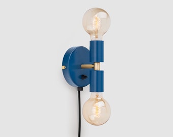 Liam Mini aplique de pared enchufable interruptor de encendido/apagado azul marino lámpara de cabecera moderna de mediados de siglo latón crudo