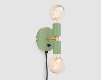 Mini applique murale enfichable Liam, vert olive, interrupteur marche/arrêt, lampe de chevet moderne du milieu du siècle, laiton brut