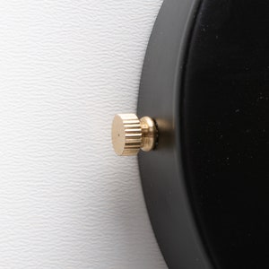 Liam Wall Sconce Black Flush Mount On/Off Switch Mid Century Raw Brass zdjęcie 4