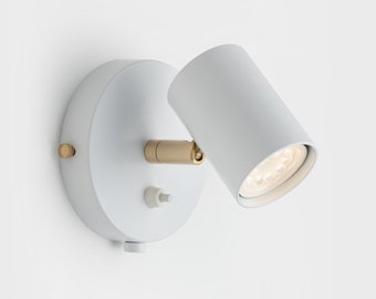Lámpara de pared Lea, interruptor de encendido/apagado blanco, lámpara de noche moderna de mediados de siglo, latón crudo
