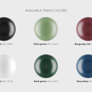 K&ouml;nnte beinhalten: Eine Farbkarte mit dem Titel AVAILABLE FINISH COLORS zeigt sechs Kugeln in verschiedenen Farbt&ouml;nen: Schwarz (RAL 9005), Olivgr&uuml;n (RAL 6021), Burgunderrot (RAL 3005), Wei&szlig; (RAL 9016), Dunkelgr&uuml;n (RAL 6005) und Marineblau (RAL 5001).
