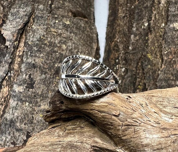Leaf Openwork Design Sterling Silver Ring - Size 8 - image 11