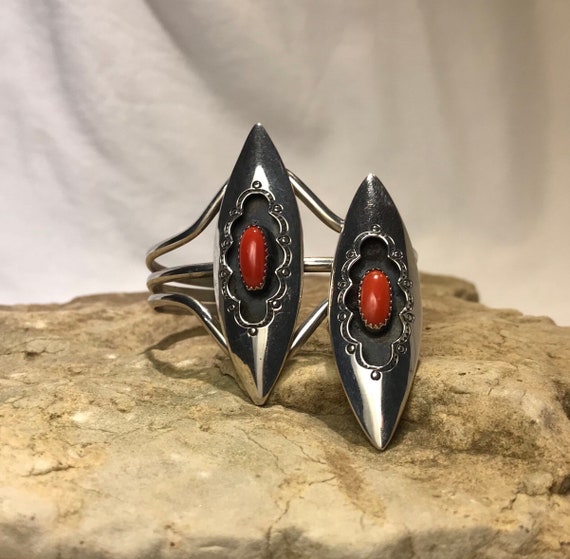 Exquisite Vintage Native American Navajo Coral Sterling Silver Shadowbox Bracelet Exquisite Vintage Native American Navajo Coral Sterling Silver Shadowbox Bracelet
