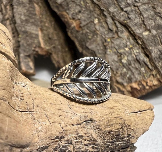 Leaf Openwork Design Sterling Silver Ring - Size 8 - image 3