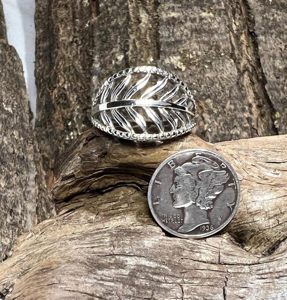 Leaf Openwork Design Sterling Silver Ring - Size 8 - image 9