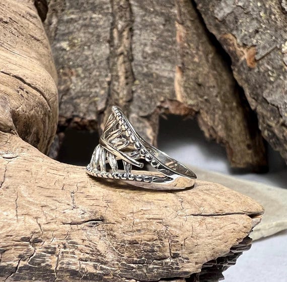 Leaf Openwork Design Sterling Silver Ring - Size 8 - image 6