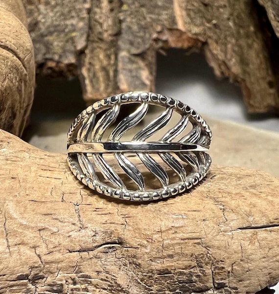 Leaf Openwork Design Sterling Silver Ring - Size 8 - image 2
