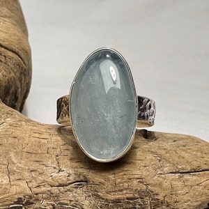 Polished Aquamarine Textured Shank Sterling Silver Ring - Size 9